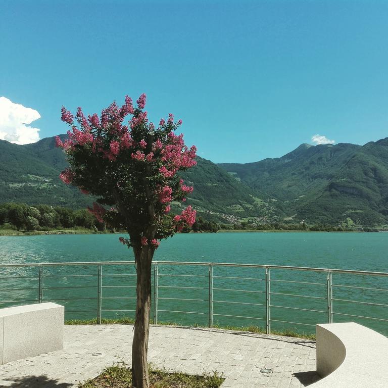 Camera Matrimoniale con Vista Lago